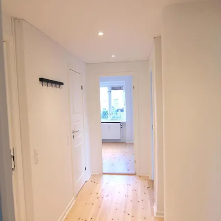 Apartment Great 2-bed Wbalcony In Charlottenlund