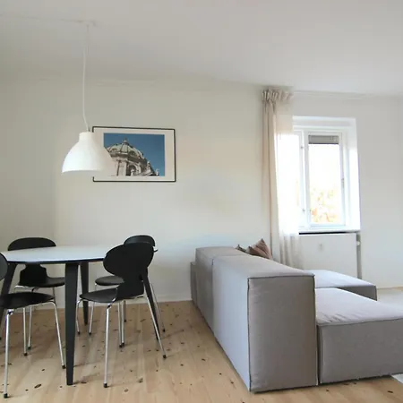 Apartment Great 2-bed Wbalcony In